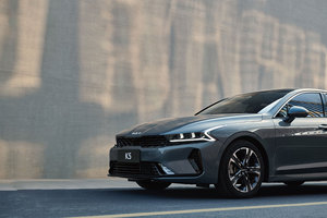 KIA K5 380GT Line Flagship 2025, Sedán Grande de 5 Plazas con Motor de Gasolina 2.0T, Techo Solar Panorámico y Asientos de Cuero Sintético Automáticos - Product Image 3