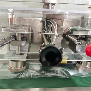 Machine d'emballage de sachets de type oreiller entièrement automatique à trois servomoteurs haute vitesse pour chocolat, barbe à papa et bonbons - Product Image 5