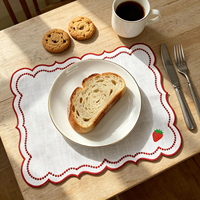 Nappe carrée brodée faite à la main, nappe personnalisée pour la salle à manger, bord festonné, décoration de table élégante, lin écologique, durable