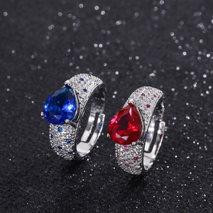 Anillos de Lágrima de Cobre Ecológico de Alta Calidad al por Mayor de Fábrica, con Zirconia de Vidrio Roja y Azul de 8mm, Resistentes al Agua y al Deslustre - Product Image 3