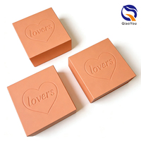 Caja de Joyería Magnética Exquisita con Logotipo en Relieve Personalizado y Superficie Suave al Tacto para Regalos Festivos