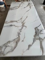 Panneau décoratif moderne en PVC effet marbre, durable et esthétique, 1220mm*2800mm, pour murs de salle de bain, escaliers et chambres.