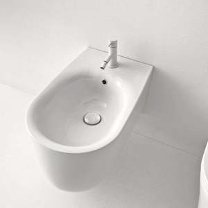 เคราซาน โนลิตา โถชำระล้างแบบแขวนผนัง เซรามิกสีขาวขัดเงา - Product Image 1