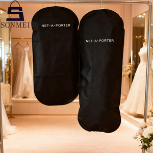 Stilvolle, individuelle Logo-Hochzeitskleidtasche aus schwarzem Vliesstoff im minimalistischen Design - Product Image 5