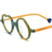 Nouvelles montures de lunettes en plastique givré multicolores en forme de cœur pour femmes, avec un design original.