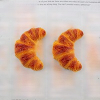 Gesimuleerde croissant speelgoed DIY crèmelijm hars accessoires, haaraccessoires, hangers, decoraties, koelkastmagneten