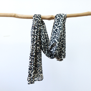 Hiyab Personalizado Ligero Estampado Digitalmente de Rayón Modal Tejido, Pañuelo para la Cabeza Atemporal, Malasia, Ramadán, Eid - Product Image 5