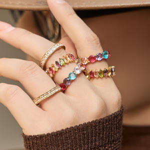 Anillo de Eternidad Personalizado con Zirconia en Oro de 18K y Bisel Geométrico para Mujer, Anillo de Dedo Índice de Acero Inoxidable a la Moda - Product Image 4