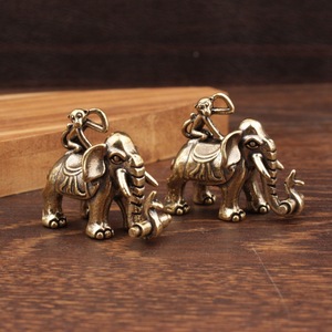 Adorno Vintage de Latón con Elefante Montando a Mono, Pequeño Objetivo Decorativo de Escritorio, Estilo Chino Feng Shui, Decoración para el Hogar y la Oficina - Product Image 1