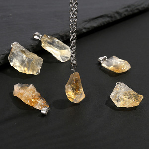 Pendentifs en cristal de citrine |   Pendentif en pierres précieuses naturelles de forme irrégulière, taillées à l'étalonnage, avec passant en argent pour la création de bijoux DIY - Product Image 2