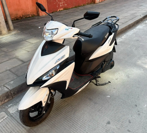 Scooter Yaahaha Fazzio <span class=keywords><strong>125</strong></span> - Refroidissement par air - <span class=keywords><strong>125</strong></span> cm³ - Transmission <span class=keywords><strong>automatique</strong></span> - Moteur monocylindre - Allumage CDI - Réservoir de carburant en plastique - Product Image 2
