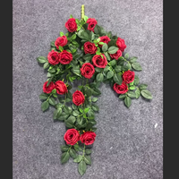 Großhandel Hängende Blumen Künstliche Rosengirlande Seidenrosen Blumen für Hochzeitsdekoration
