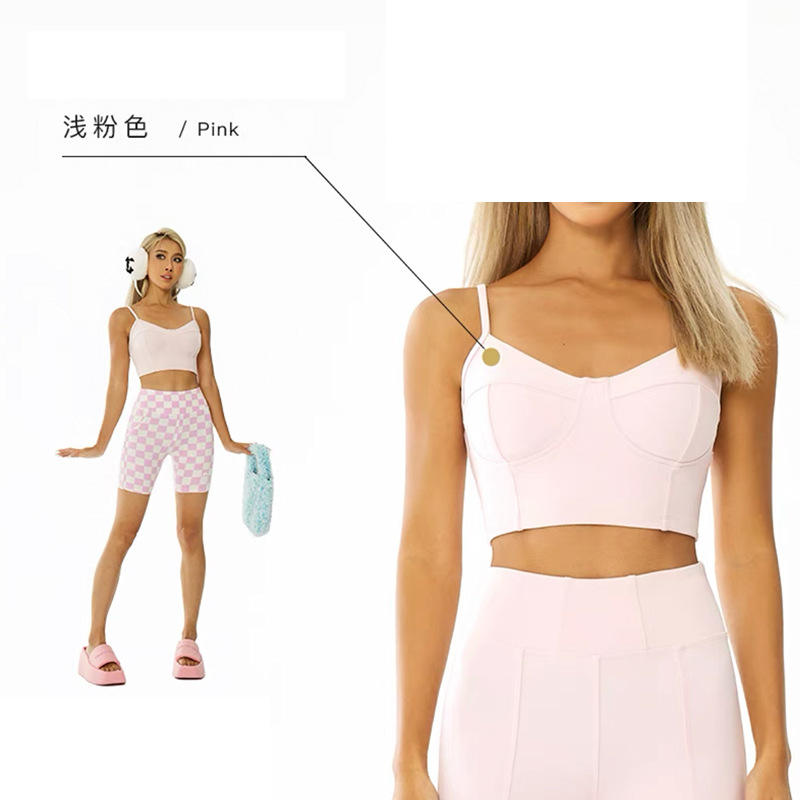 ชุดชั้นในสีชมพู