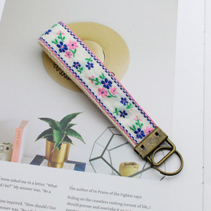 <span class=keywords><strong>Porte</strong></span>-clés <span class=keywords><strong>en</strong></span> tissu brodé floral durable, <span class=keywords><strong>porte</strong></span>-clés de voiture, <span class=keywords><strong>porte</strong></span>-clés <span class=keywords><strong>fait</strong></span> <span class=keywords><strong>main</strong></span>, cadeau d'anniversaire pour femme - Product Image 6