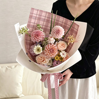 Papier d'emballage pour fleurs en kraft à carreaux français imperméable 150 g/m² 50x38 cm, feuille d'emballage pour bouquet à double face à carreaux, pour fleuristes