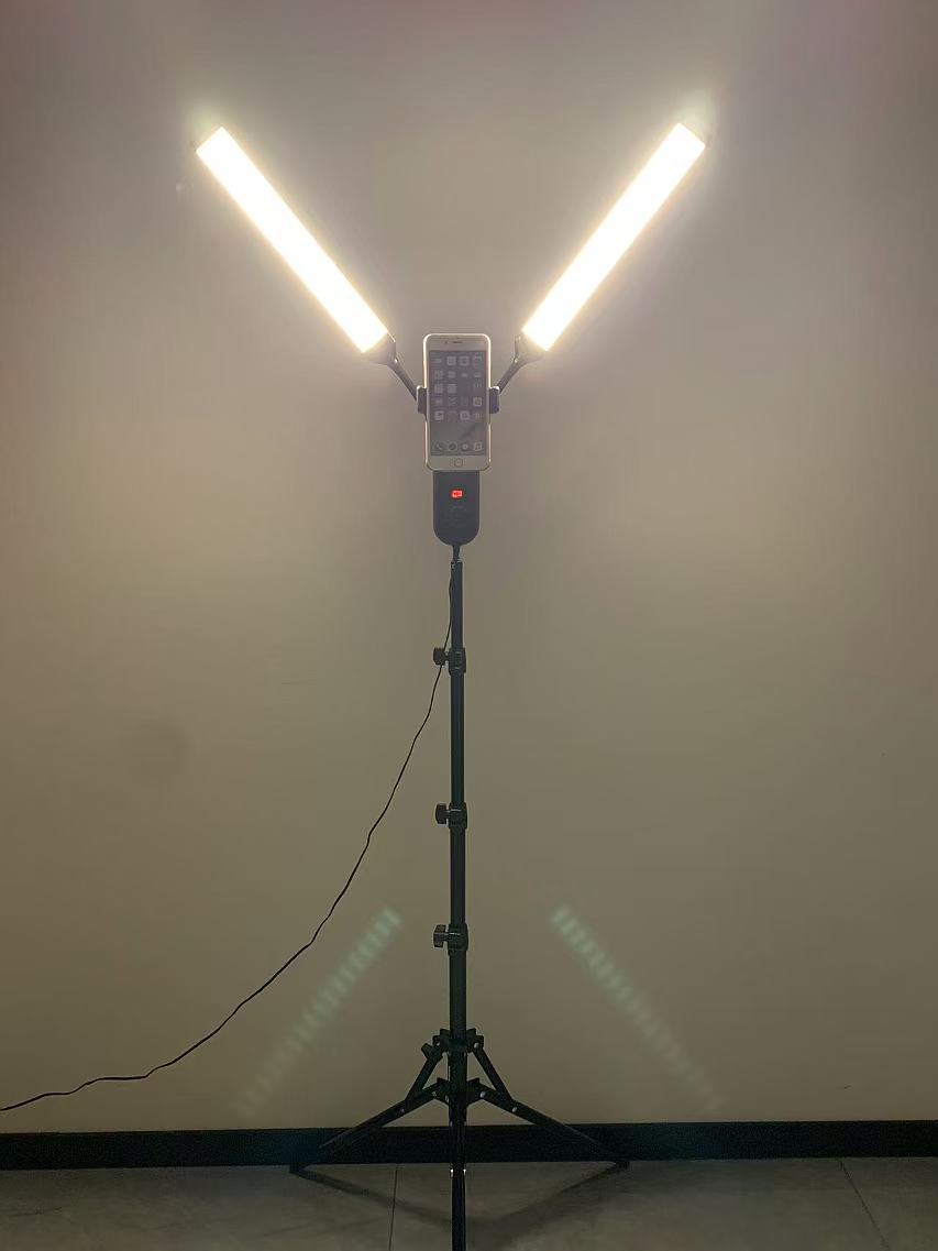 Luz de transmisión en vivo de dos brazos