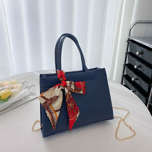<span class=keywords><strong>Sac</strong></span> à bandoulière simple en cuir artificiel <span class=keywords><strong>noir</strong></span> <span class=keywords><strong>Sac</strong></span> à main fourre-tout de grande capacité avec écharpes - Product Image 4
