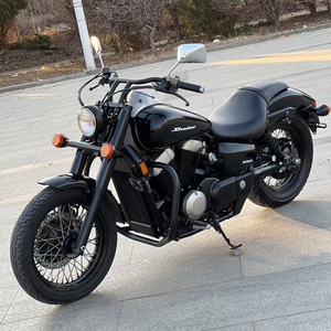 Motocyclettes d'occasion <span class=keywords><strong>Honda</strong></span> Shadow Phantom <span class=keywords><strong>750</strong></span> <span class=keywords><strong>Moto</strong></span> 750cc <span class=keywords><strong>Moto</strong></span> à essence Streetbike Cruiser <span class=keywords><strong>Moto</strong></span> Vintage - Product Image 1