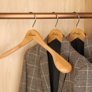 Cintre en bois personnalisé de <span class=keywords><strong>luxe</strong></span> pour boutique et magasin de vêtements de sport - Product Image 3