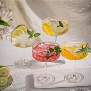 Verres à cocktail côtelés faits à la main 200 ml, style Art Déco avec bord doré, ensemble de verres à martini avec cuillère doseuse en acier inoxydable et outils de bar - Product Image 3