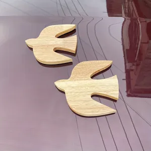 1pc Simple bois oiseau artisanat Homing <span class=keywords><strong>décoration</strong></span> <span class=keywords><strong>murale</strong></span> hirondelle <span class=keywords><strong>japonaise</strong></span> bloc de bois pendentif créatif <span class=keywords><strong>décoration</strong></span> de chambre d'enfant - Product Image 6