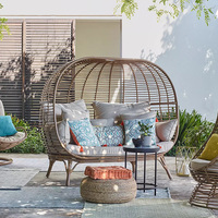 Canapé-lit de luxe pour balcon de resort, en rotin PE naturel, avec auvent et coussin imperméable, personnalisable