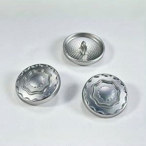 กระดุมโลหะสเวตเตอร์กันลมลายคลื่นสามมิติสไตล์คลาสสิกเย็บด้วยมือ - Product Image 6