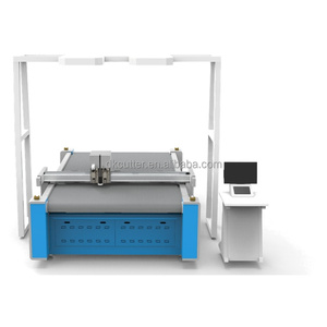 Machine de découpe automatique à couteau oscillant de haute précision contrôlée par PLC pour panneaux isolants flexibles en XPS/PU - Product Image 2