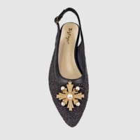 Sandales plates pour femmes à bout fermé, avec perles et boucle décorative, chaussures habillées confortables à bout pointu et bride de cheville antidérapante