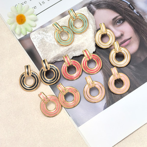 Pendientes de tuerca brillantes multielementos de flor metálica de acero de titanio americano europeo, acero inoxidable versátil Retro personalizado - Product Image 1