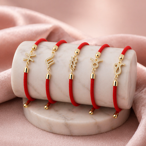 Pulsera de Hilo Rojo con 12 Constelaciones Chapada en Oro de 18K con Dijes del Zodiaco con Micro Pavé de Circonitas para Mujer, Regalo de Cumpleaños - Product Image 1