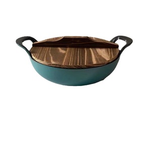 Juegos de <span class=keywords><strong>wok</strong></span> chino de alta calidad, utensilios de cocina redondos grandes de hierro fundido, cazuela holandesa esmaltada con cubierta de madera - Product Image 1