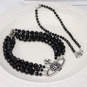 Collar con Colgante de Fragancia Punk para Mujer, Estilo Emperatriz Vivienne, con Cuentas de Cristal Negro, Diseño de Saturno, Gargantilla con Material de Aleación Moderno - Product Image 1