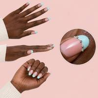 Faux ongles à presser en amande bleu ciel style French Manucure, faux ongles nude rose avec perles argentées, conception personnalisée ODM OEM en gros