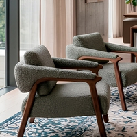 Fauteuil d'appoint moderne et durable en tissu rembourré avec structure en bois et design capitonné pour hôtels, appartements, villas et salons