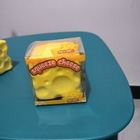 Cubes de fromage 7*7cm jaunes, jouet anti-stress, jouet à presser pour soulager le stress