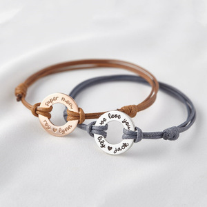 Pulseira Feminina de Aço Inoxidável com Nó Artesanal em Círculo Prata, Dourado e Ouro Rosê, com Pingente de Nome Gravado, Moderna para Festas - Product Image 1