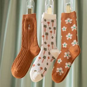 Chaussettes pour femmes en coton épais tricoté, motif floral vintage, mignonnes - Product Image 1