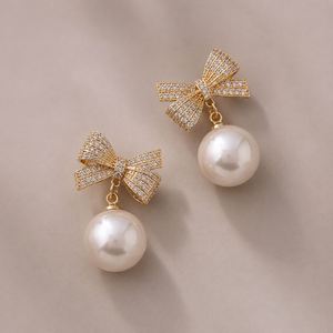 Boucles d'oreilles pendantes géométriques en perles, nœuds blancs, noirs et rouges, plaquées or, avec cristaux et diamants, pour femmes - Vente en gros - Offre Spéciale - Product Image 2