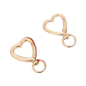 Anello a molla in metallo a forma di cuore all'ingrosso per borse accessori portachiavi strumento portachiavi in lega di zinco colore personalizzato per regalo