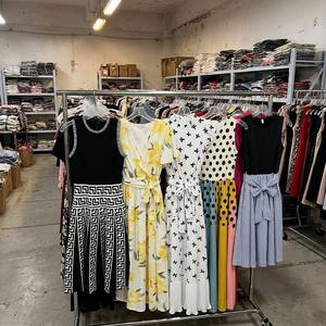 Listo para Enviar: Lotes Mixtos de Vestidos de Verano 2026 para Mujer, Nuevos en Stock, Ropa Casual con Estampados Florales y Geométricos - Product Image 1