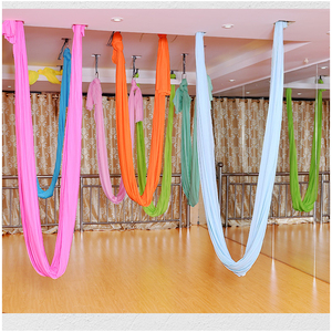 <span class=keywords><strong>Hamac</strong></span> de yoga aérien en tissu de nylon <span class=keywords><strong>Hamac</strong></span> de pilates à inversion anti-gravité <span class=keywords><strong>avec</strong></span> balançoire volante pour une utilisation intérieure et extérieure - Product Image 3