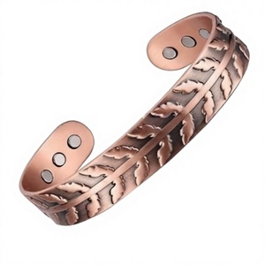 Pulsera Magnética de Cobre Sólido con Grabado de Plumas, Joyería Metálica de Moda, Diseño Exquisito - Product Image 1