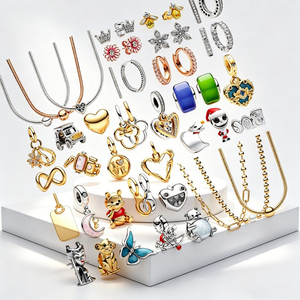 Nuevo 2026 Plata 925 Amor Eterno Cubo de Oso <span class=keywords><strong>Bolsa</strong></span> de Compras Globo de Hidrógeno Colgante de Cuentas de Vidrio Coloridas DIY Joyería de Dijes Exquisitos - Product Image 1
