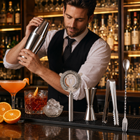 Set Shaker Boston in Acciaio Inox con Finitura a Specchio, 5 Pezzi, con Jigger, Colino, Pinze per Ghiaccio, Cucchiaio da Bar e Forchetta per Home Bar