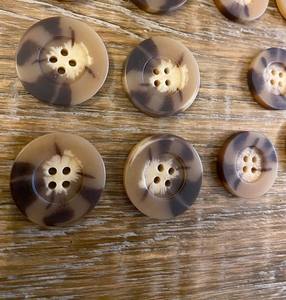 Bouton en corne naturelle classique pour costume, blazer et tenue formelle, couture sur mesure au meilleur prix, bouton en corne de haute qualité - Product Image 1