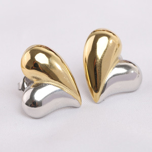 Boucles d'oreilles en forme de cœur 17 mm en acier bicolore et acier inoxydable doré pour cadeau - Product Image 4