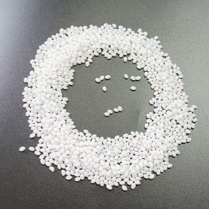 Élastomères thermoplastiques TPR/<span class=keywords><strong>TPV</strong></span>/TPE, granulés blancs de qualité alimentaire remplis de talc, matière première - Product Image 2