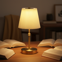 Lampe de table LED en métal à commande tactile, style minimaliste, tissu plissé, alimentée par batterie, lecture, chambre/restaurant/hôtel, ambiance RGB