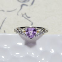 Exquisiter Designer 18K Rosa Saphir Kronen-Ring mit Diamanten-Einlage Klassischer Modeschmuck Hochzeit Personalisierbar